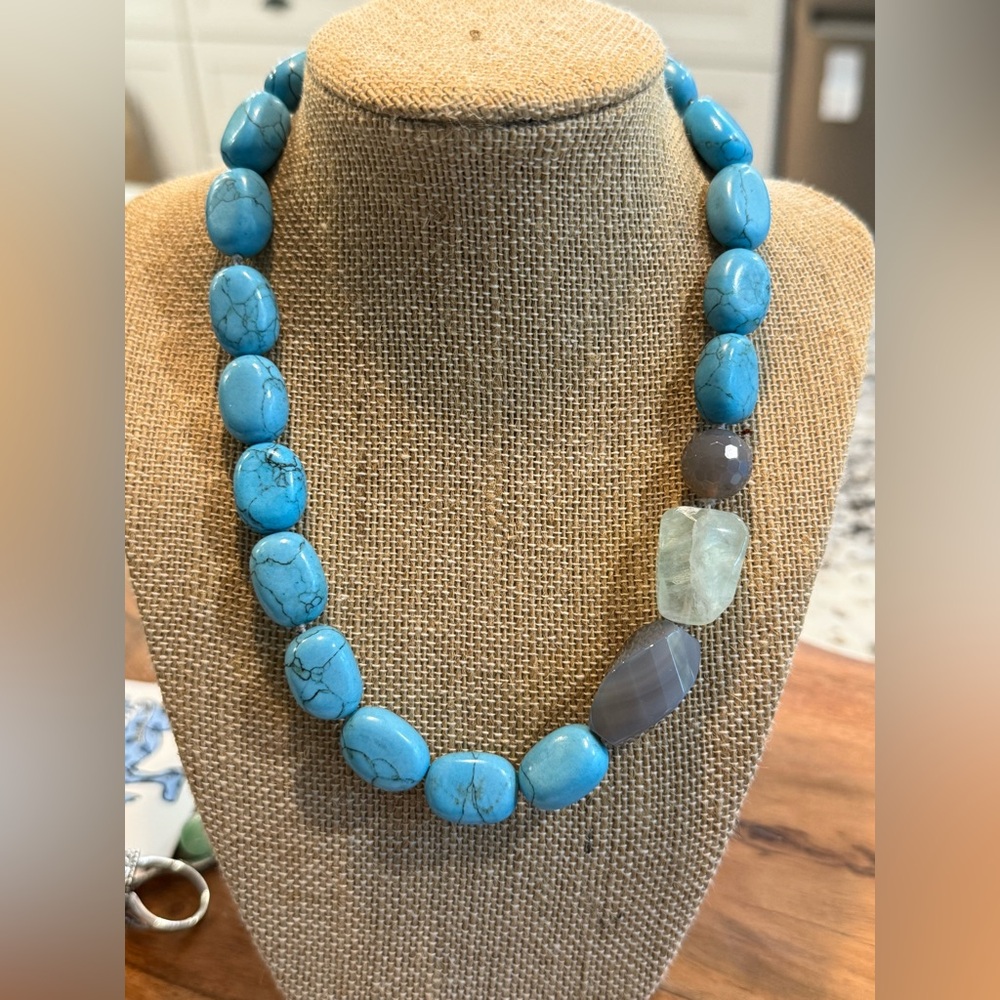 Gorgeous Vintage Lia Sophia Howlite Necklace